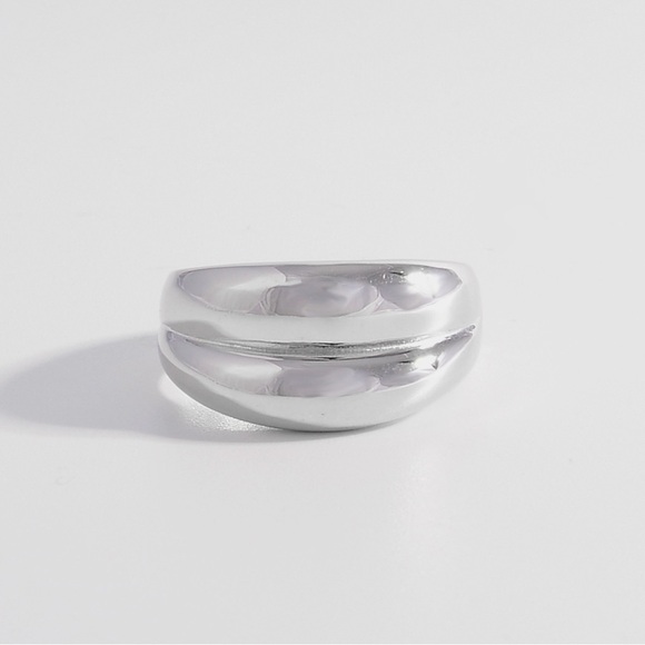 925 Sterling Silver Bulging Ring - Picture 1 of 4